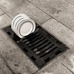 fotografía blanco y negro 'escurre-platos'